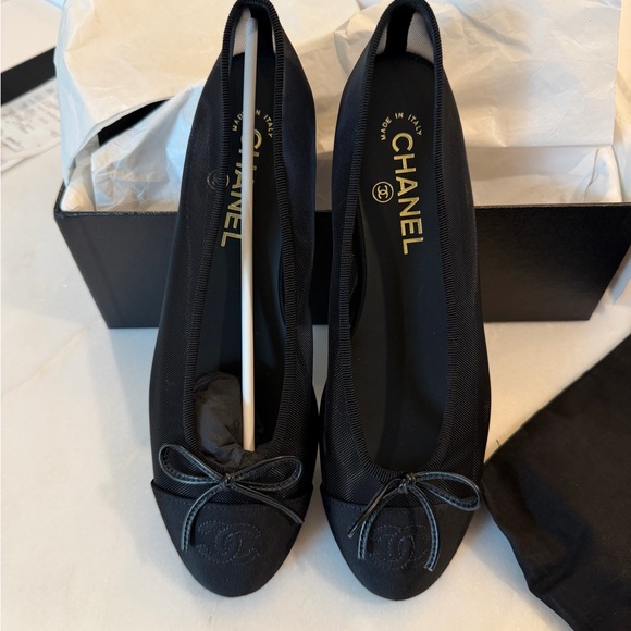 CHANEL 2026 Black Mesh Ballet Flats - Picture 3 of 7